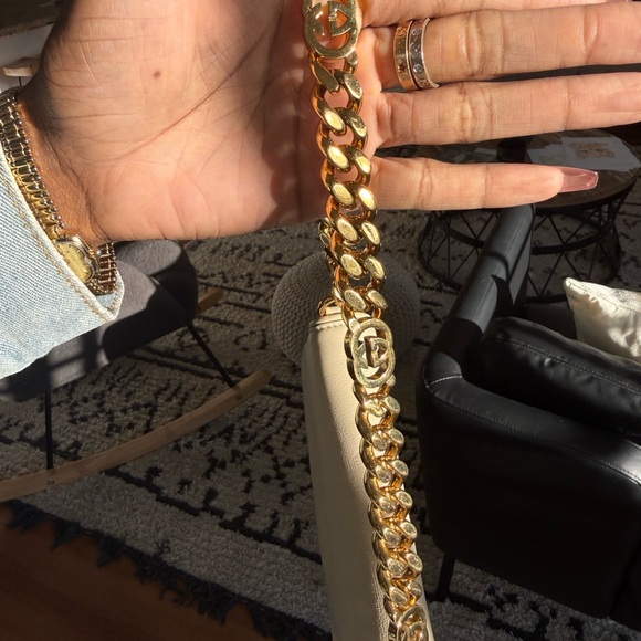 Gucci blondie clutch with extra cross body strap. - Picture 6 of 7